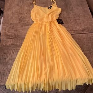 Womens S Lulu’s dress, yellow, spaghetti strapped mid length